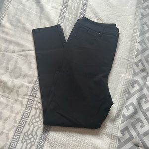 White House Black Market Black skinny ladies pants. Size 8 P. Excellent